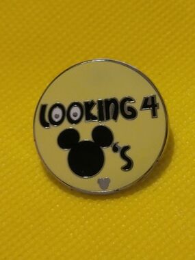 Disney's Hidden Mickey Trading Pin "Looking 4 Mickey's"